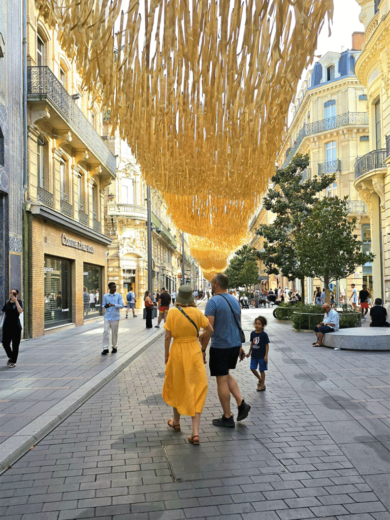 Himmel aus goldenen Bändern für die Stadt Toulouse
