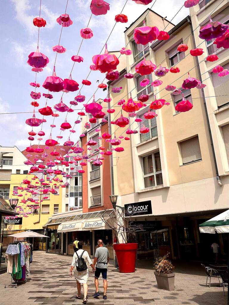 ciel-octobre-rose-toutcomme-d-coration-de-rue
