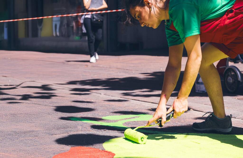 Peinture au sol, des décorations personnalisées, colorées et estivales réalisées par ToutComme